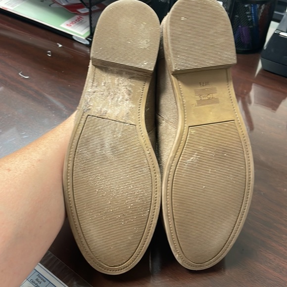 Womens TOMS tan suede booties. Size 7.5 - Picture 4 of 7